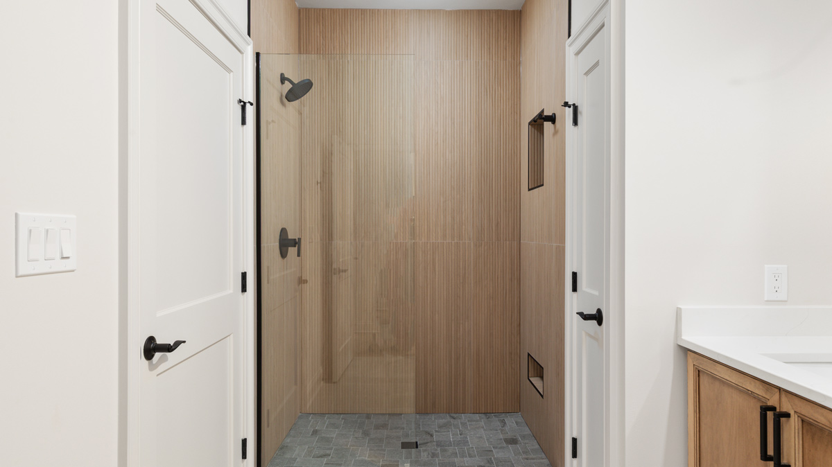 Standing shower