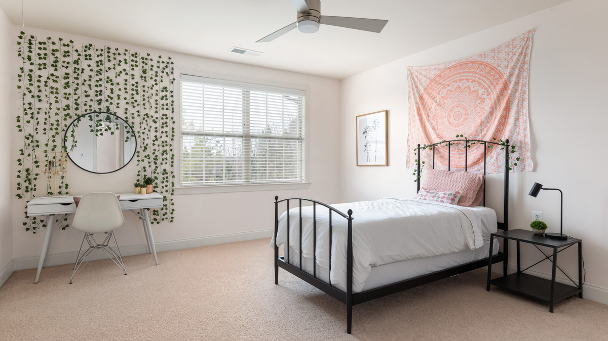 spacous bedroom